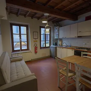 Apartamento Traditional Florentine 1br Close To Piazza Santa Croce, Florencia